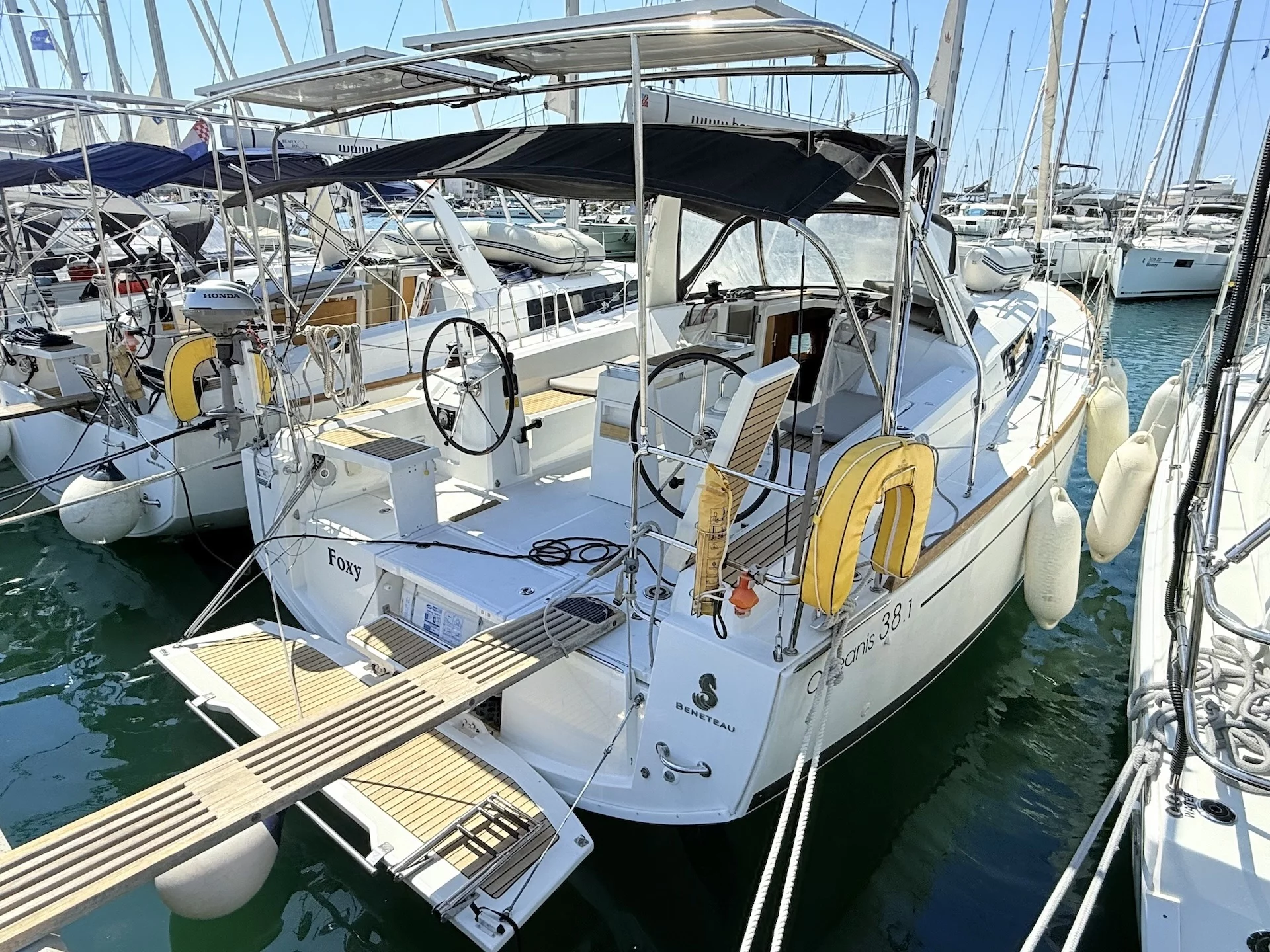 Oceanis 38.1 (Foxy)  - 4