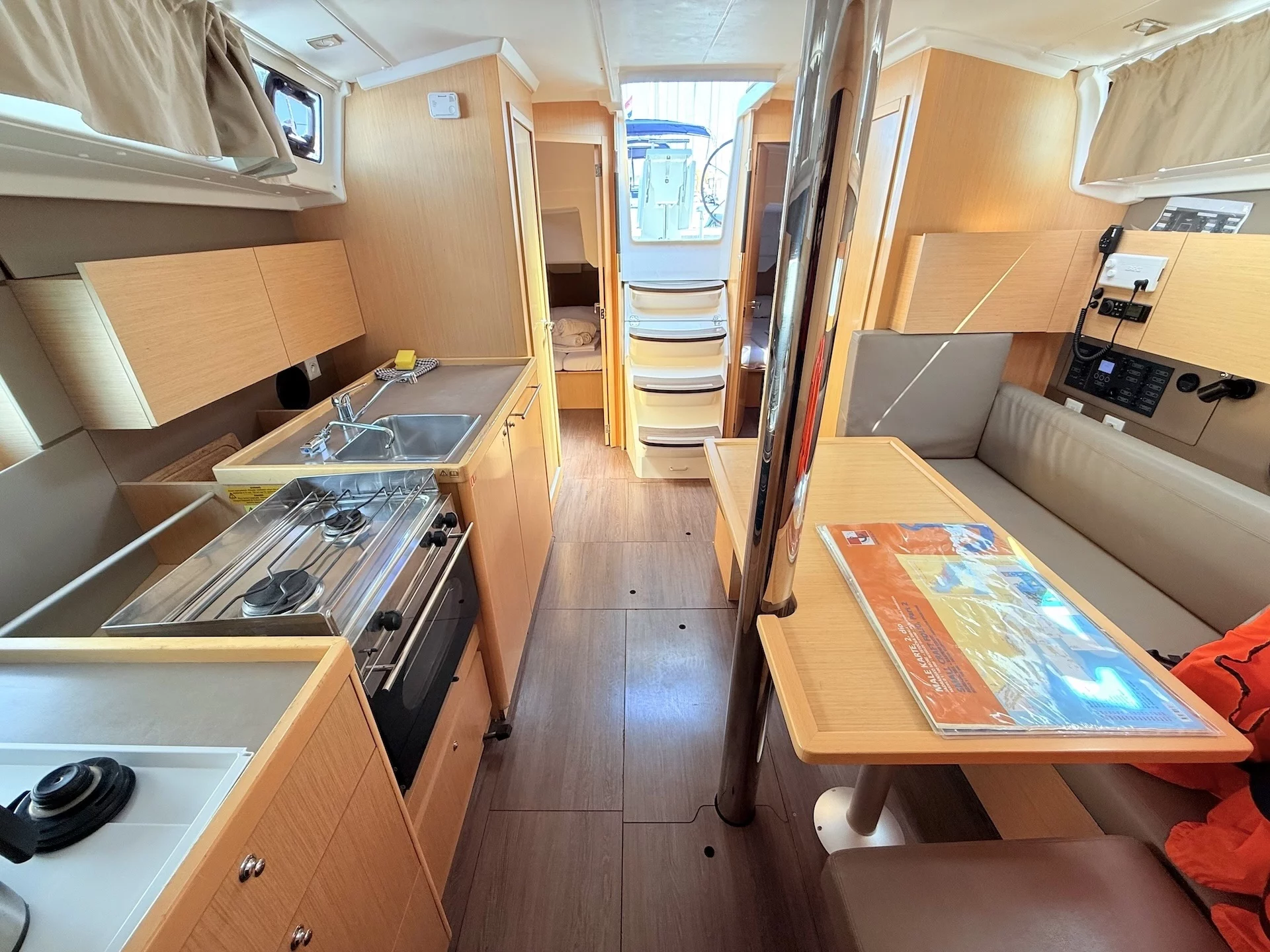 Oceanis 38.1 (Foxy)  - 10
