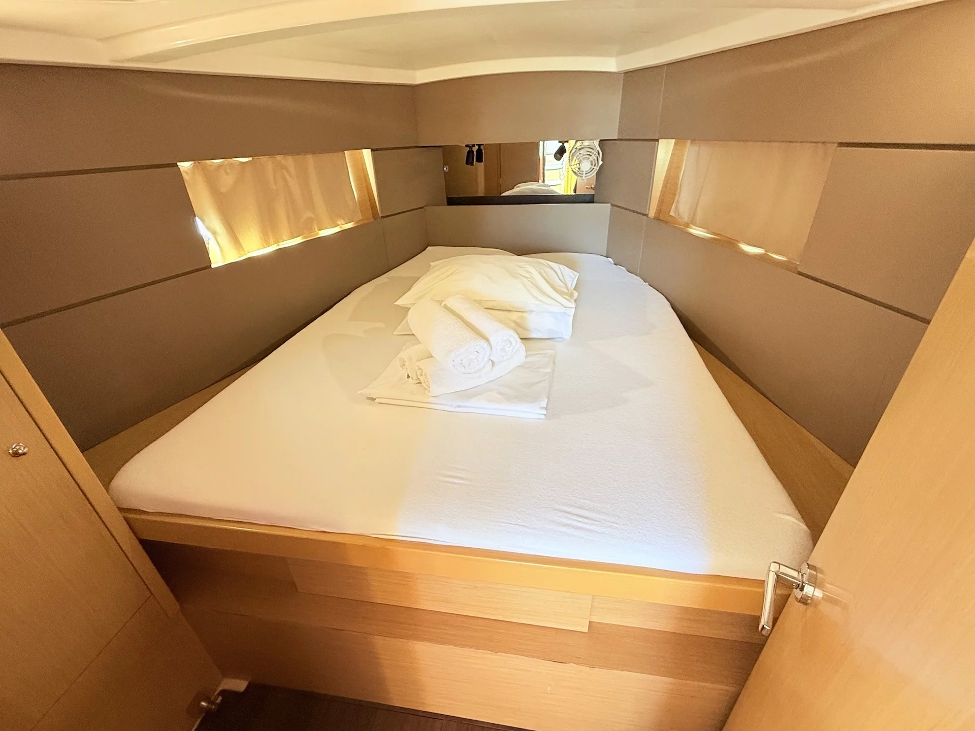 Oceanis 38.1 (Foxy)  - 12