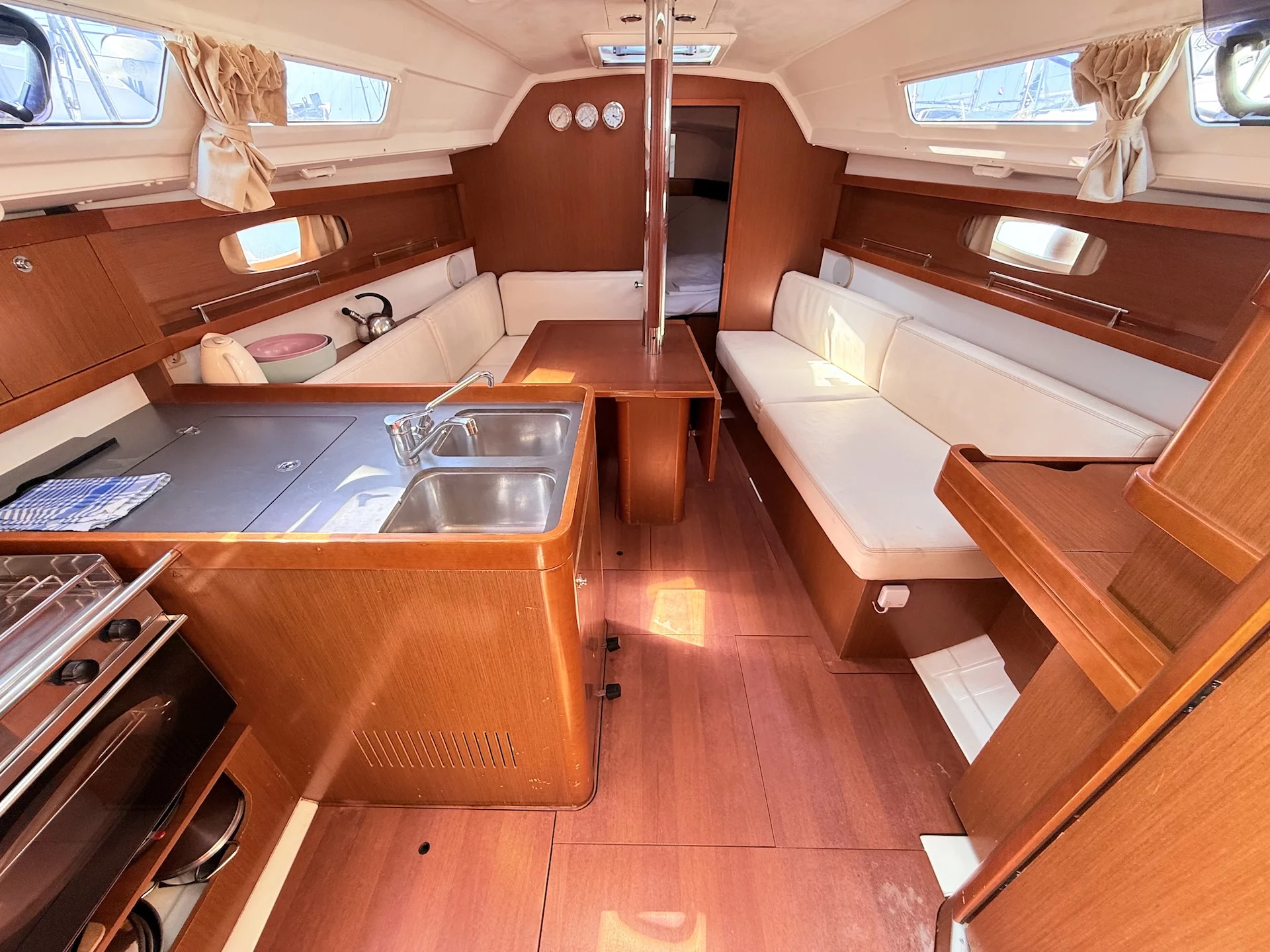 Oceanis 31 (Bejby) Interior image - 19