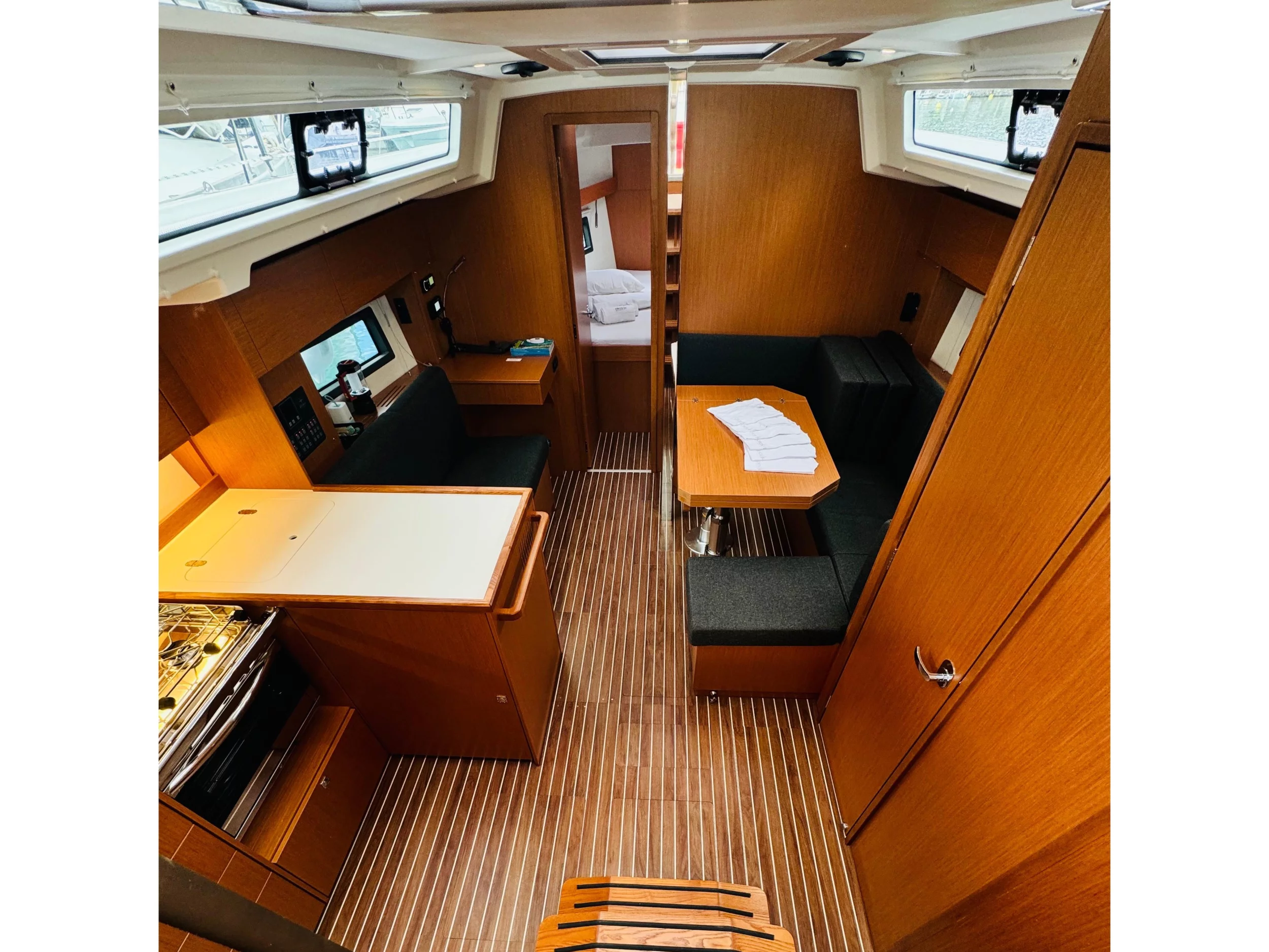 Bavaria C38 (Mila) Interior image - 13