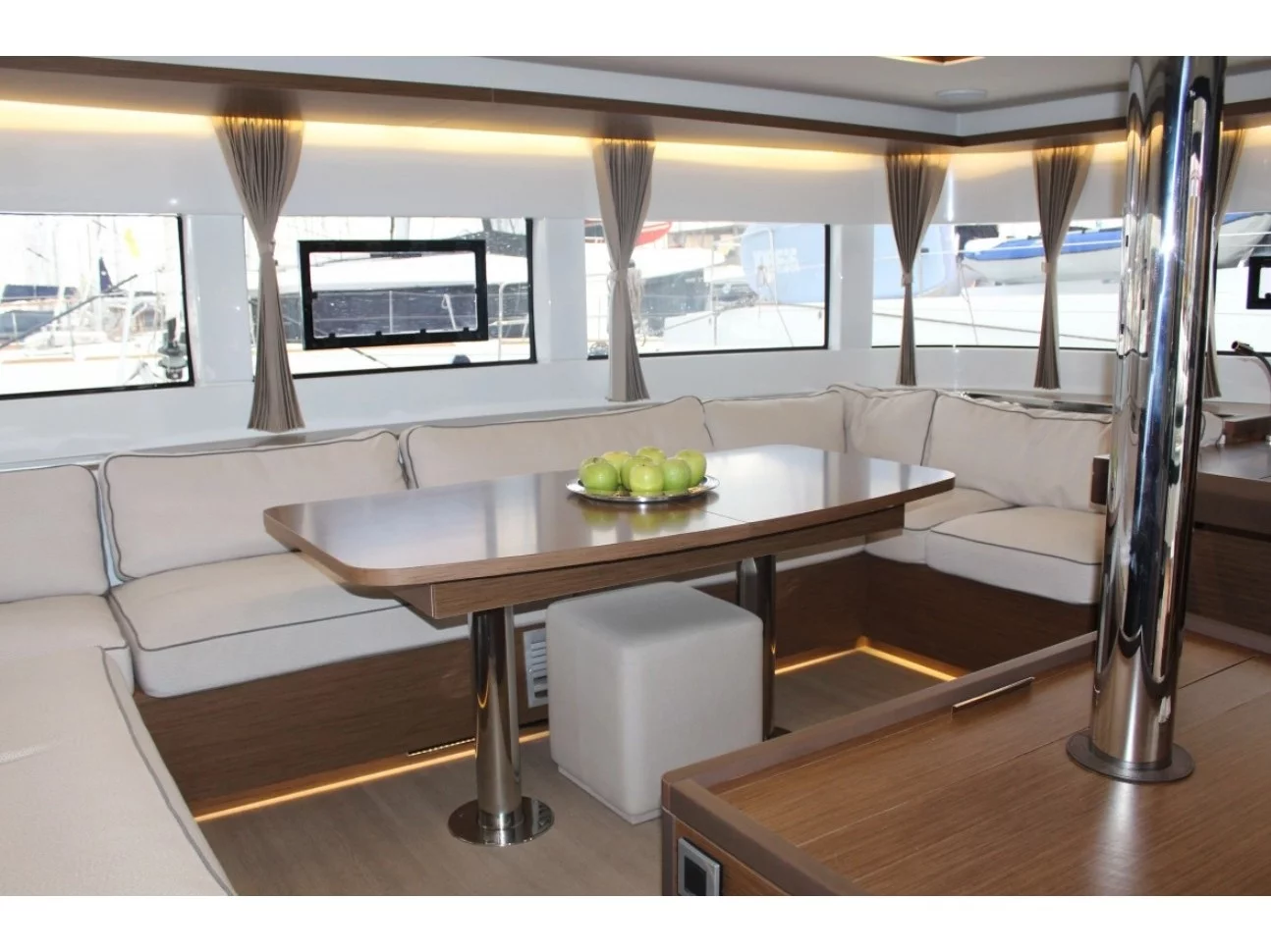 Lagoon 50 (Aqua Star) Interior image - 3