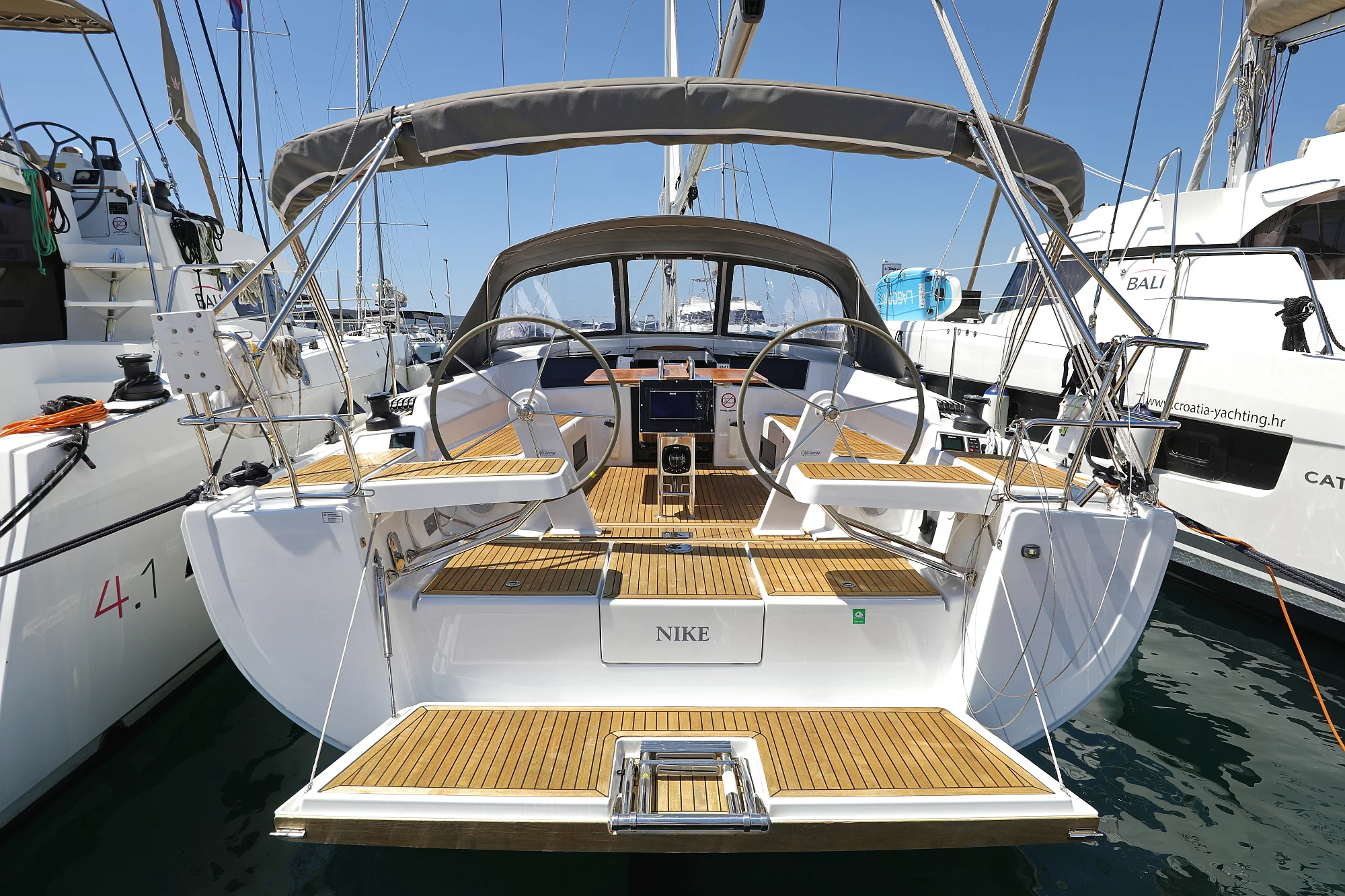 Hanse 418 (NIKE)  - 7