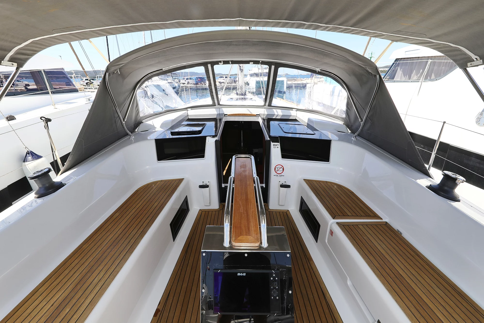Hanse 418 (NIKE)  - 10