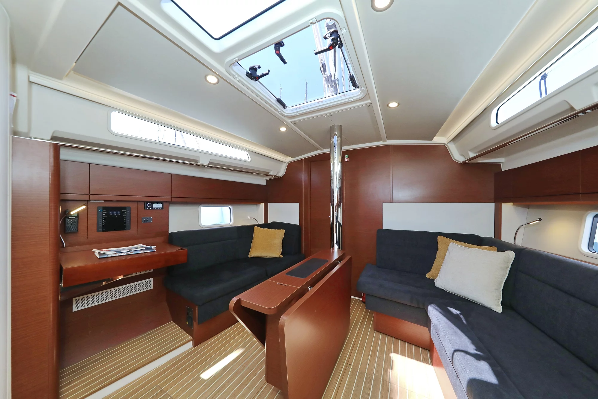Hanse 418 (NIKE)  - 3