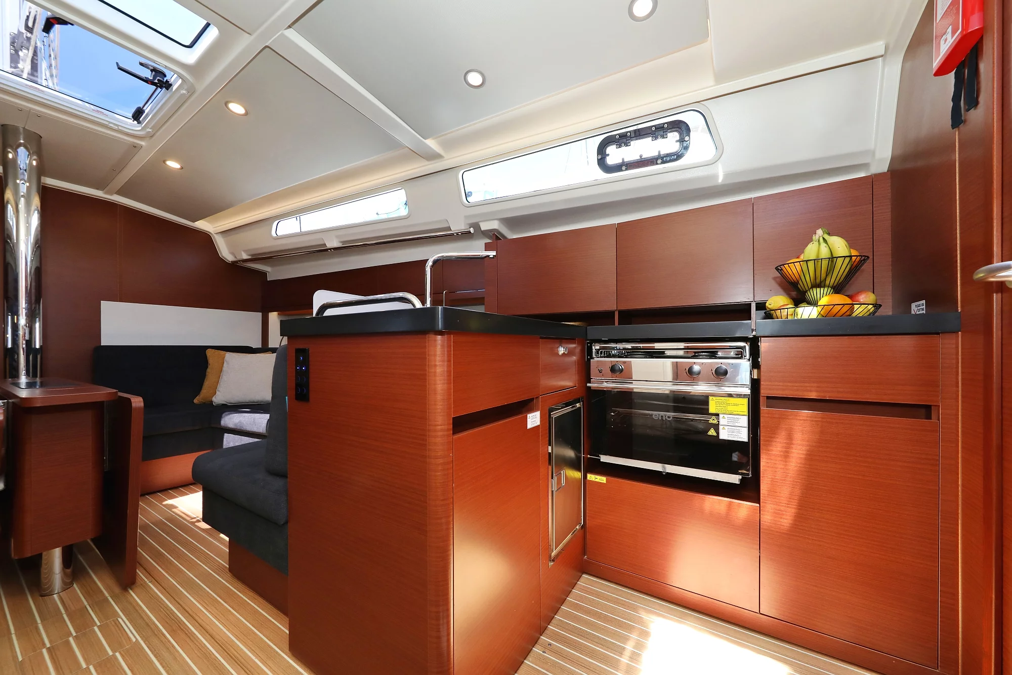 Hanse 418 (NIKE)  - 12