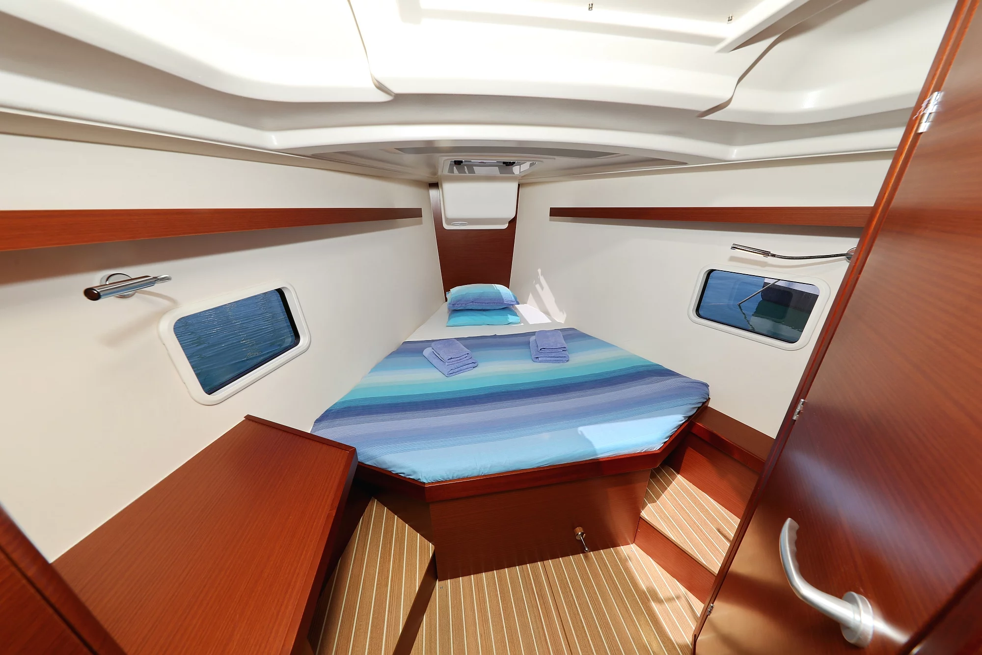Hanse 418 (NIKE)  - 11