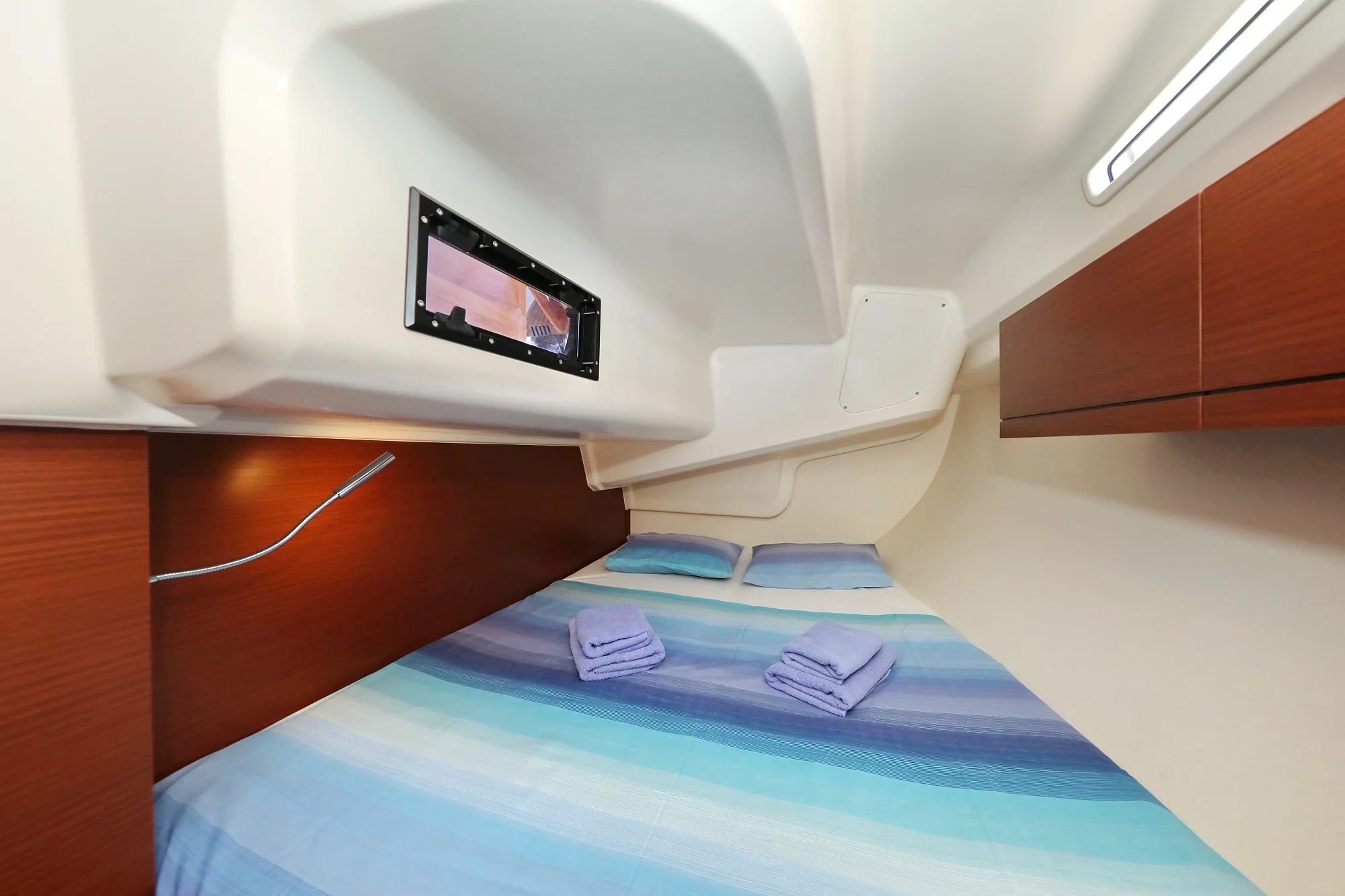 Hanse 418 (NIKE)  - 13