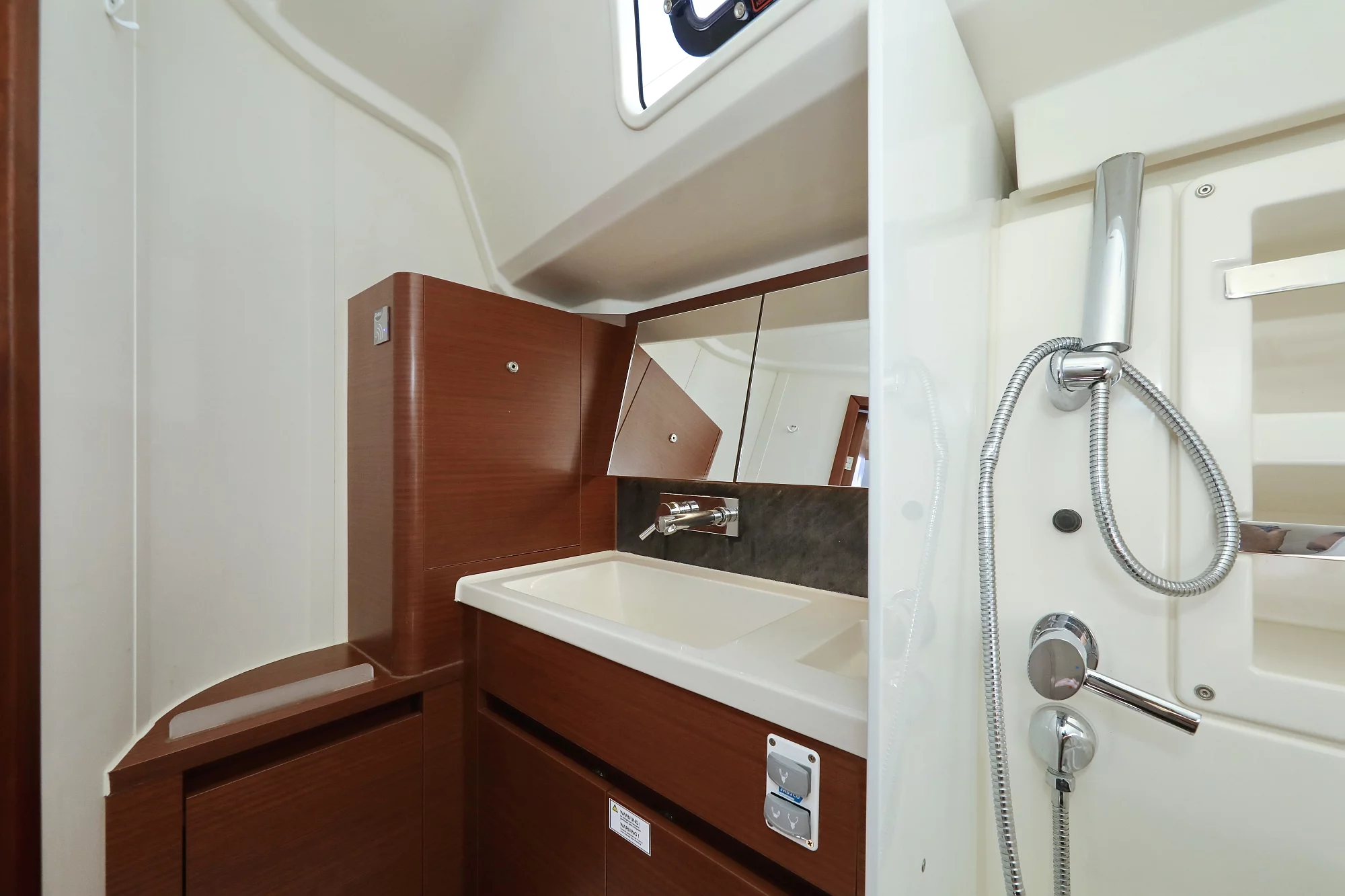 Hanse 418 (NIKE)  - 21