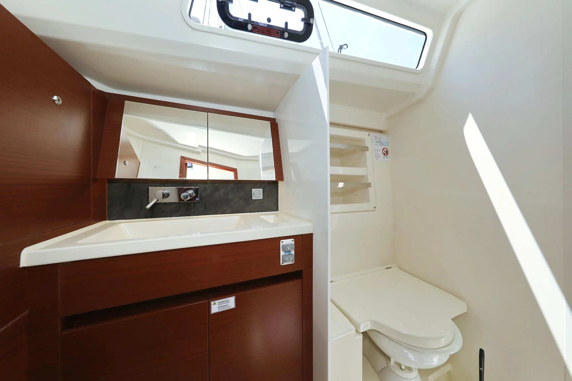 Hanse 418 (NIKE)  - 22