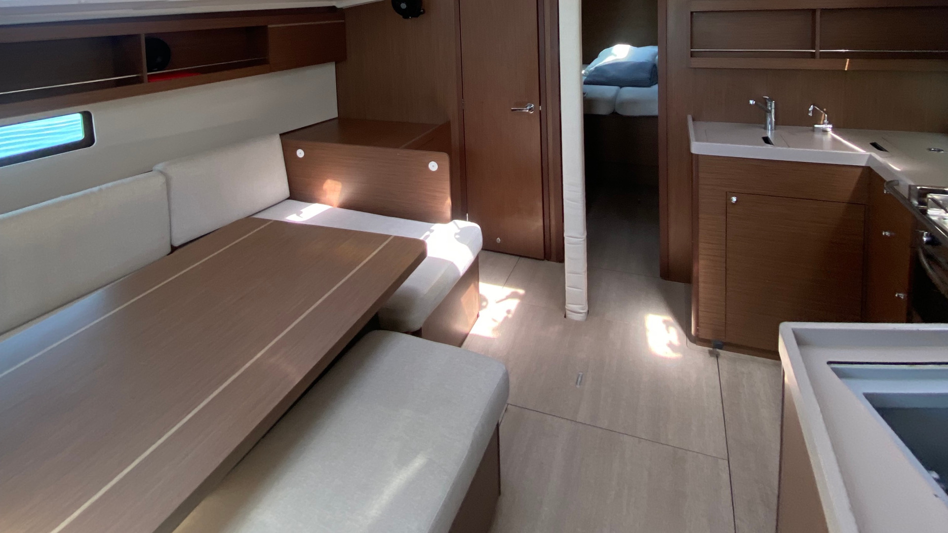 Photo #5 - Oceanis 40.1 (3 double and 1 bunk beds) (ARIA) in Skiathos - 18574