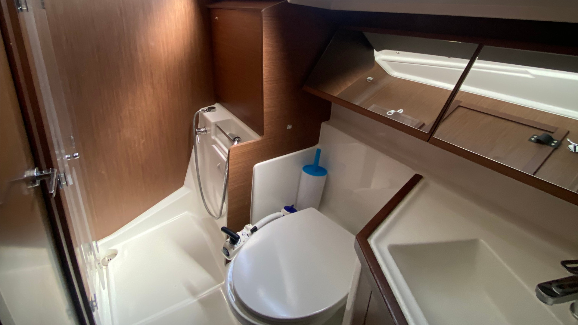 Photo #3 - Oceanis 40.1 (3 double and 1 bunk beds) (ARIA) in Skiathos - 18574