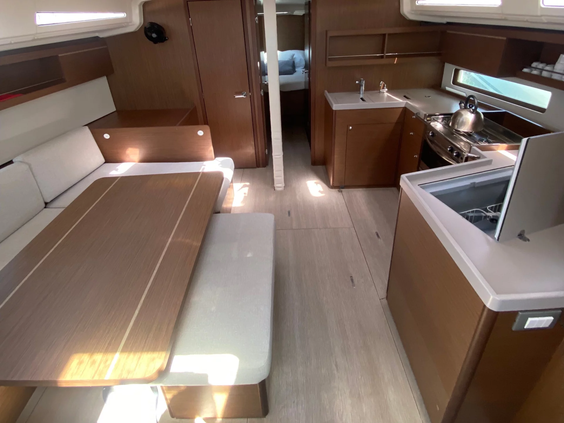 Oceanis 40.1 (3 double and 1 bunk beds) (ARIA) Interior image - 10