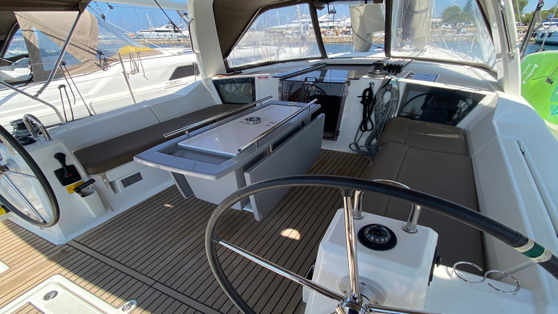 Photo #6 - Oceanis 41.1 (IRIS) en Atenas - 18575