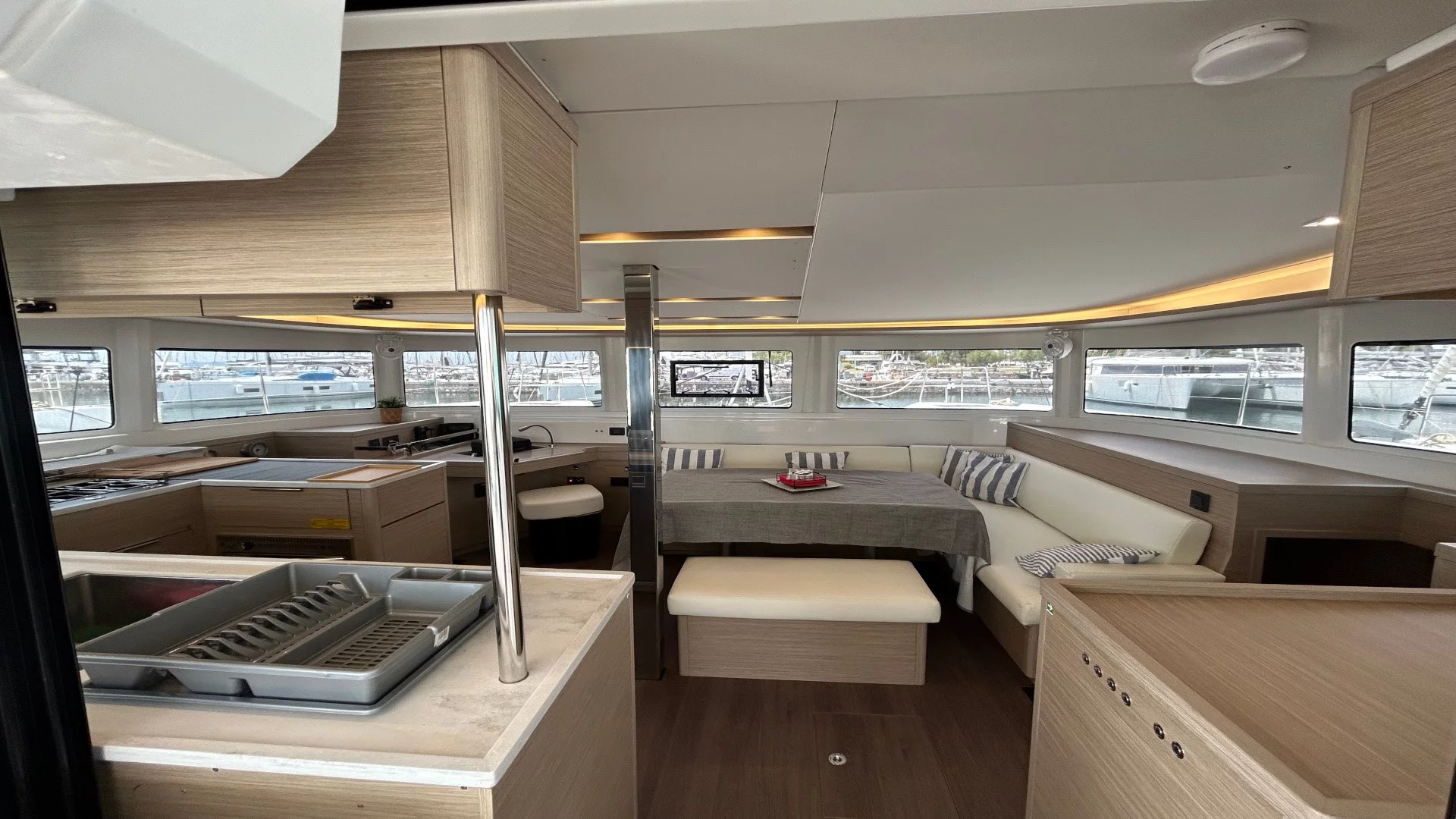 Lagoon 46 (LUXURY Equipped, SKIPPERED only) (ASTRAEUS)  - 13
