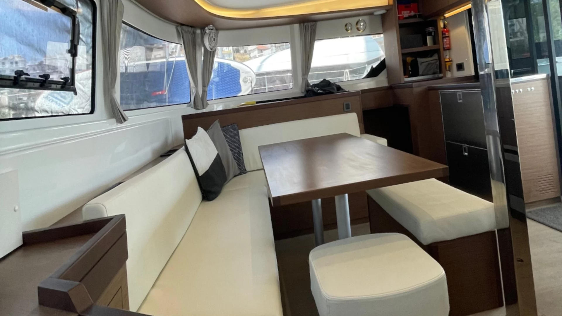 Lagoon 46 (AC, Gen, Watermaker) (ESPABILA, (ac, Gen, W/Maker))  - 8