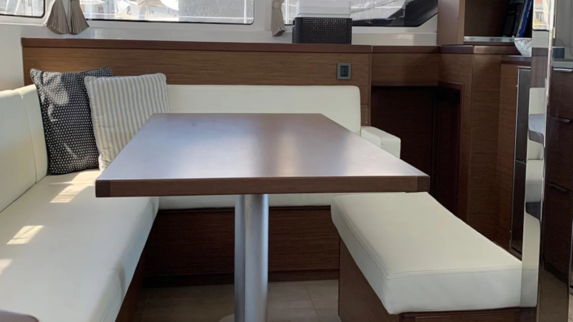 Lagoon 46 (AC, Gen, Watermaker) (ESPABILA, (ac, Gen, W/Maker))  - 14