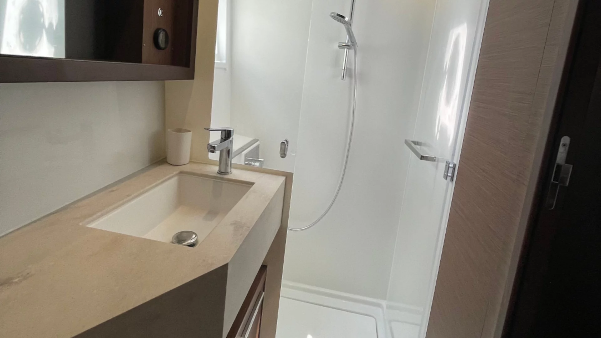 Lagoon 46 (AC, Gen, Watermaker) (ESPABILA, (ac, Gen, W/Maker))  - 13