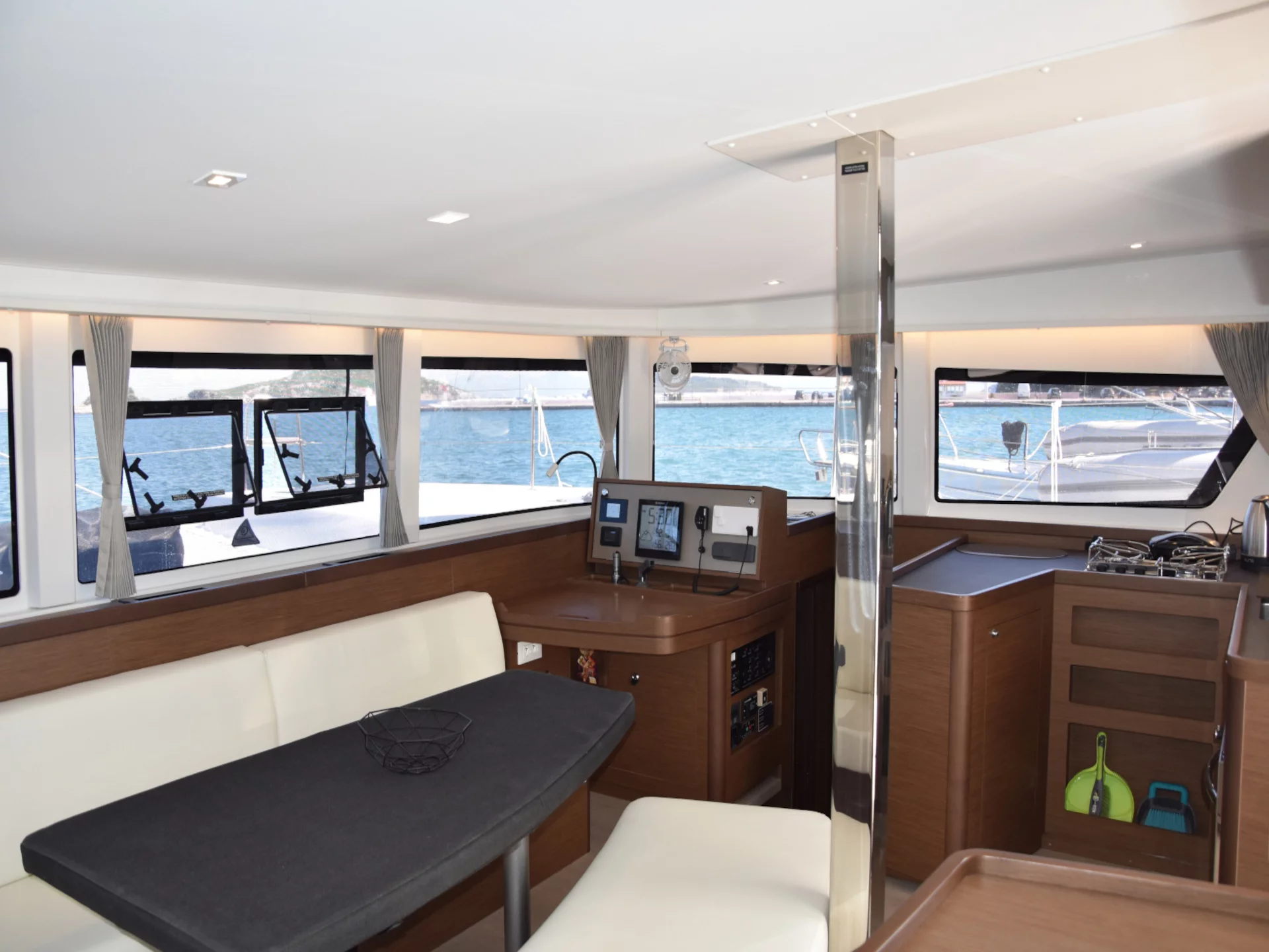 Lagoon 42 (AC, Gen, Watermaker) (Kit Cat) Interior image - 2