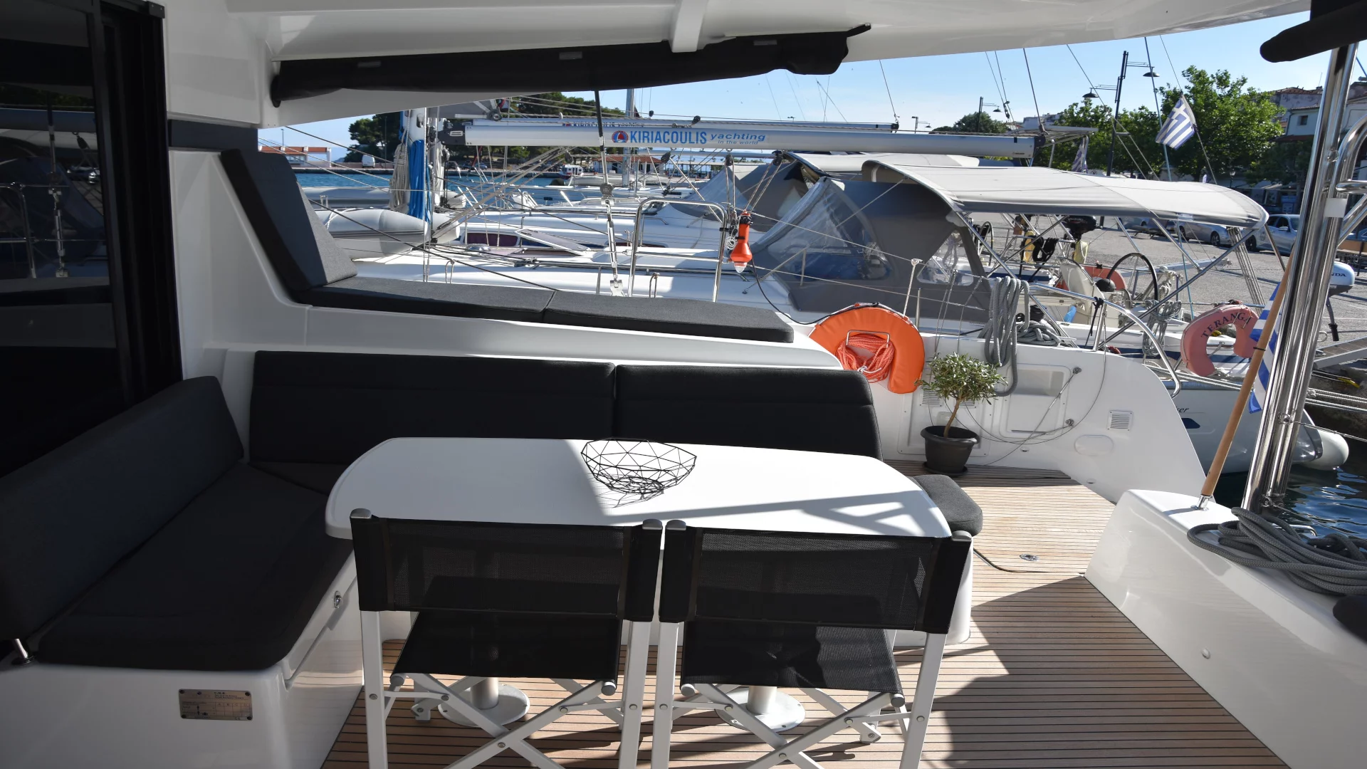 Lagoon 42 (AC, Gen, Watermaker) (Kit Cat)  - 6