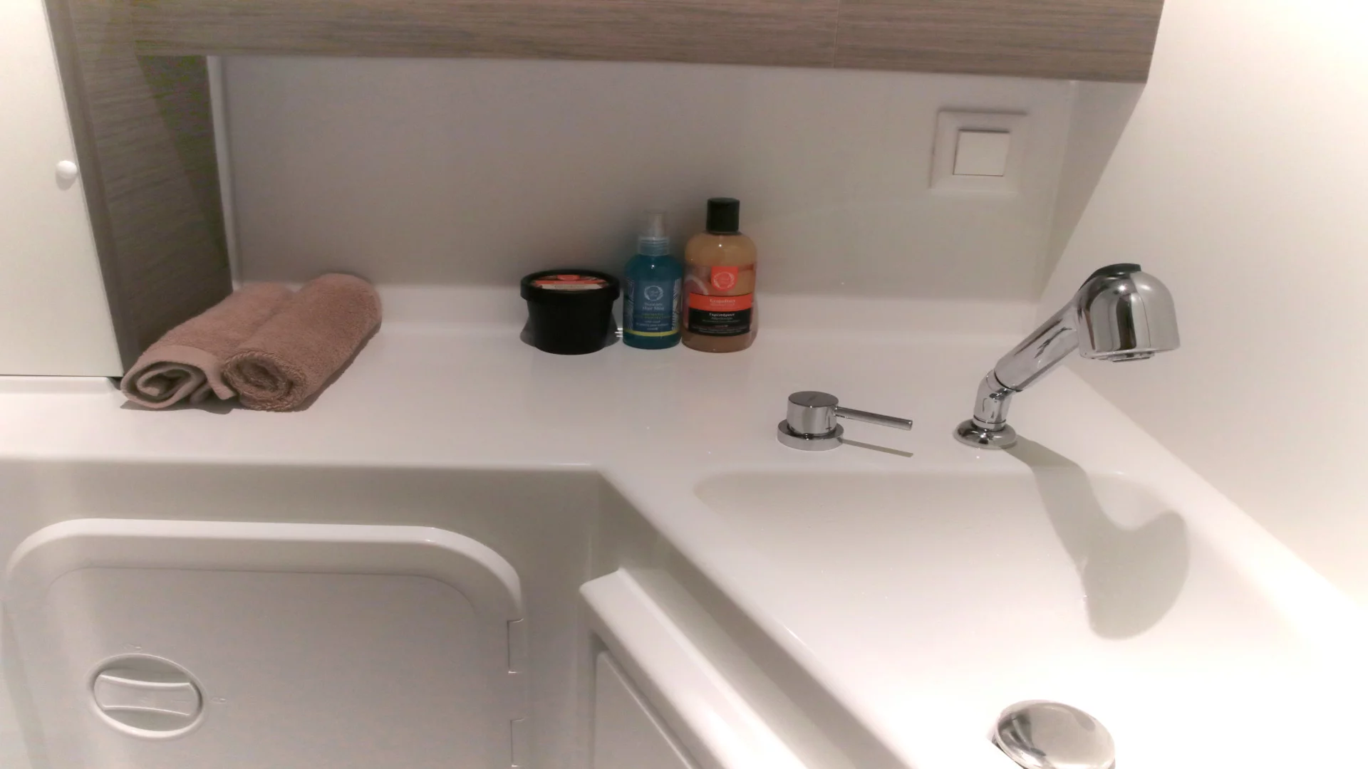 Lagoon 42 (AC, Gen, Watermaker) (Kit Cat)  - 1