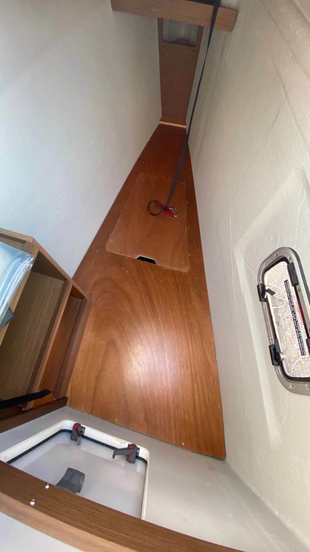 Lagoon 42 (AC, Gen, Watermaker) (Kit Cat)  - 12