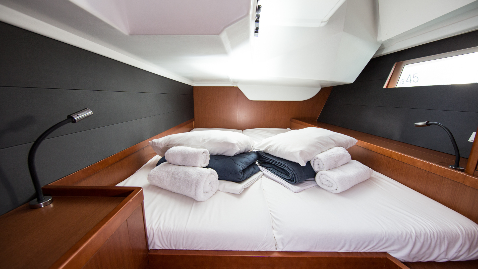 Photo #5 - Oceanis 45 (DAEDALUS) in Skiathos - 8701