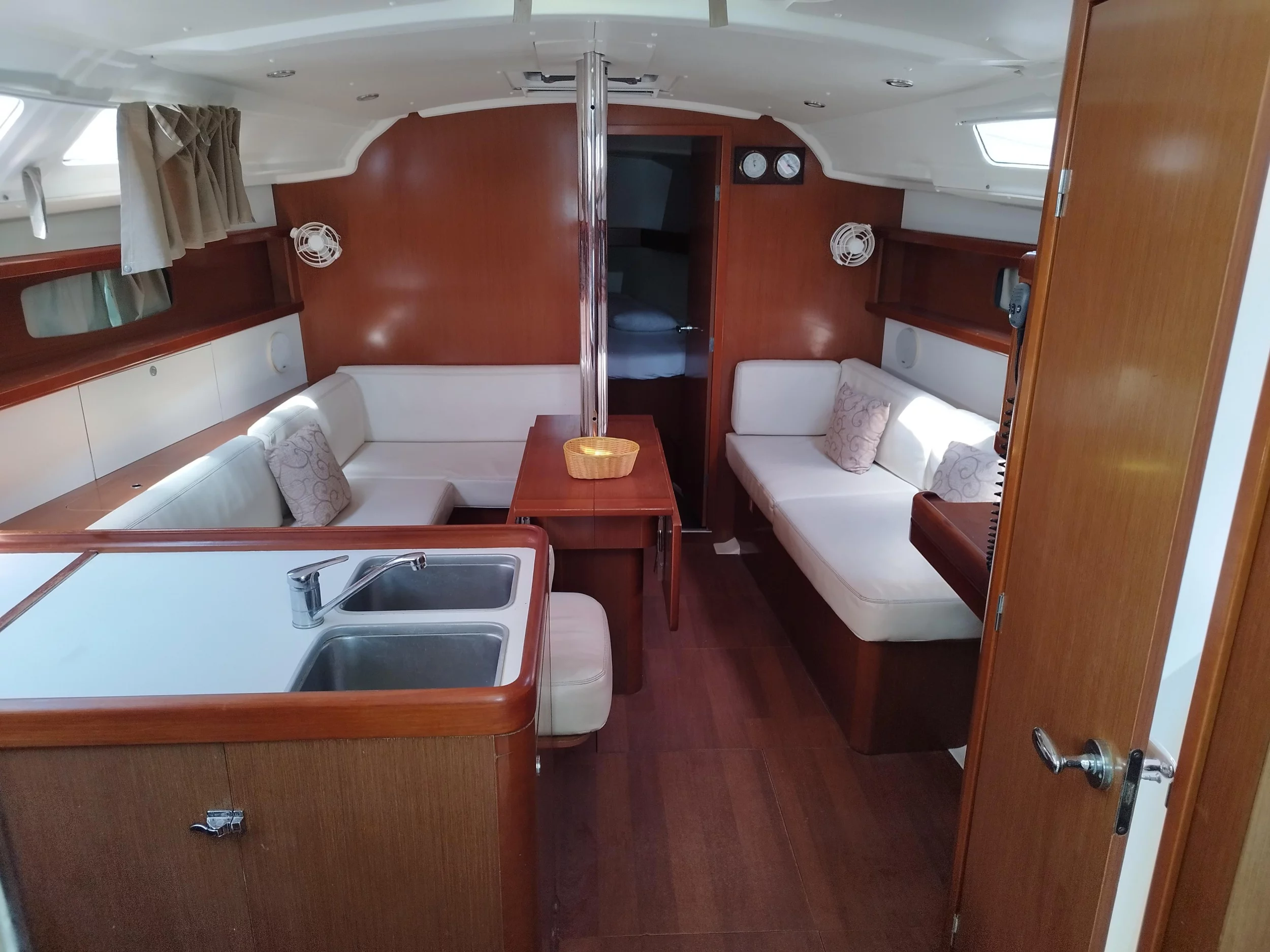Oceanis 37 (MINA "Sails 2025") Interior image - 16