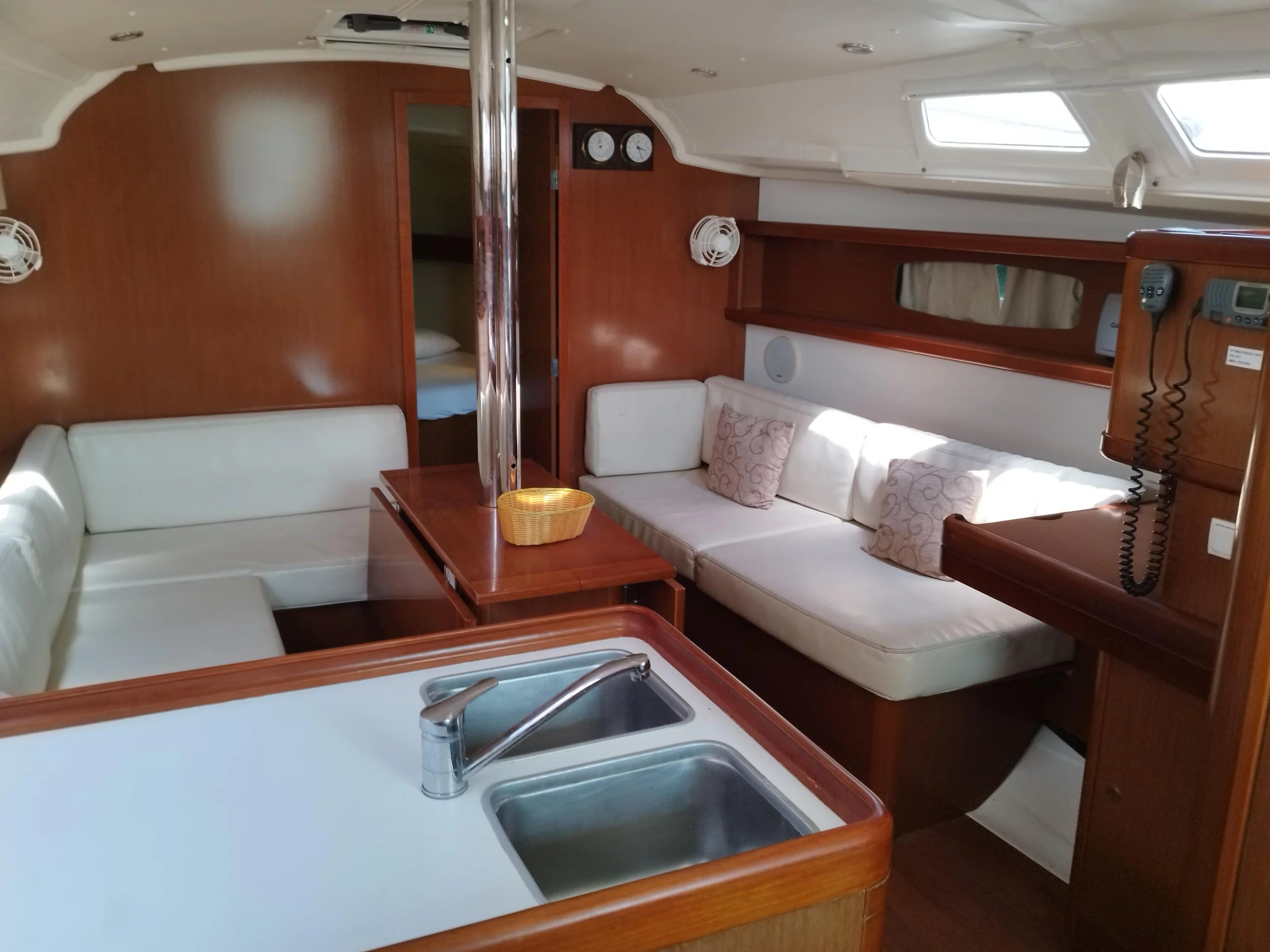 Oceanis 37 (MINA "Sails 2025")  - 10