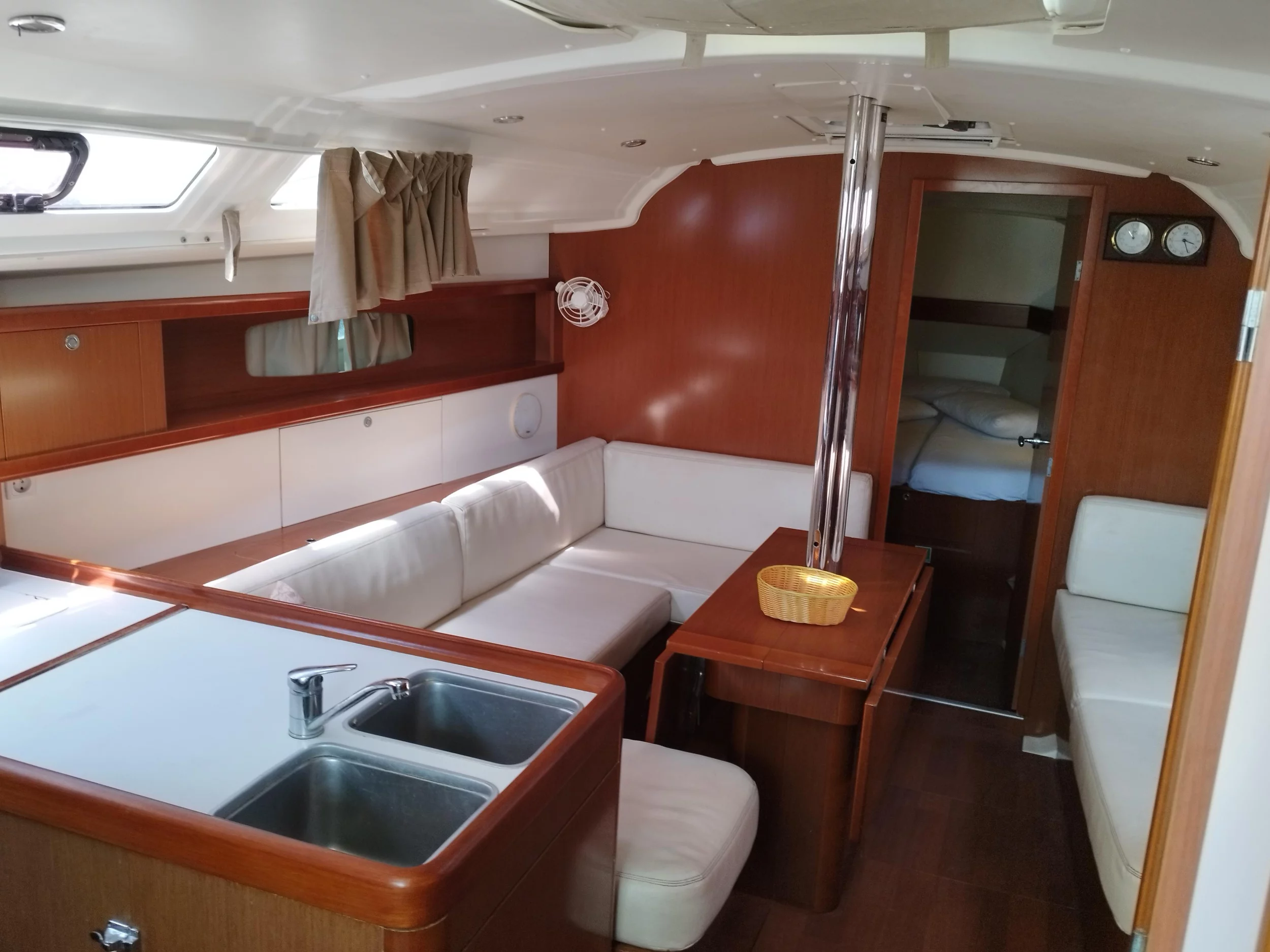 Oceanis 37 (MINA "Sails 2025")  - 5