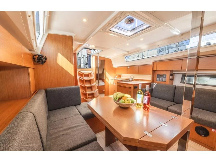 Bavaria C42 (Arian) Interior image - 27