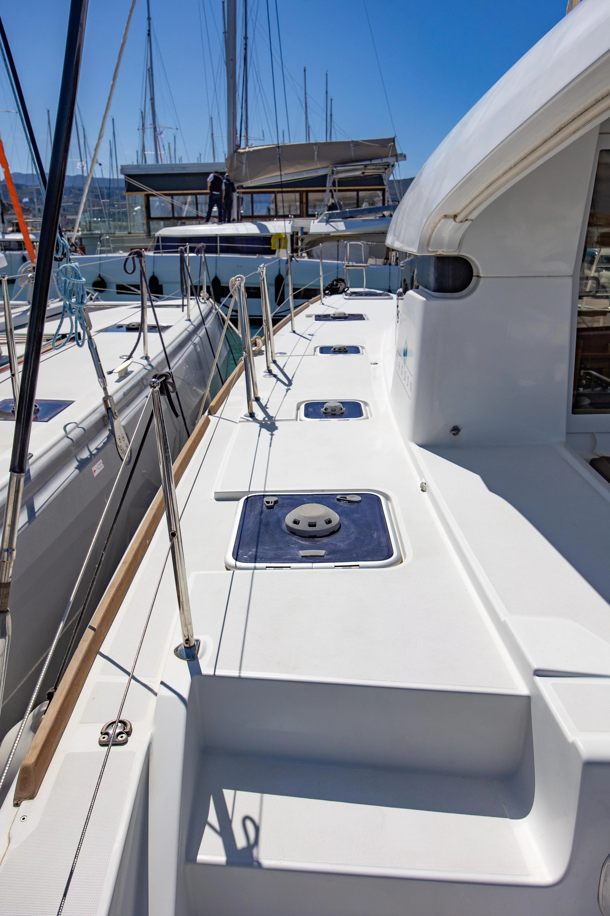 Lagoon 39 (Deep Blue)  - 39