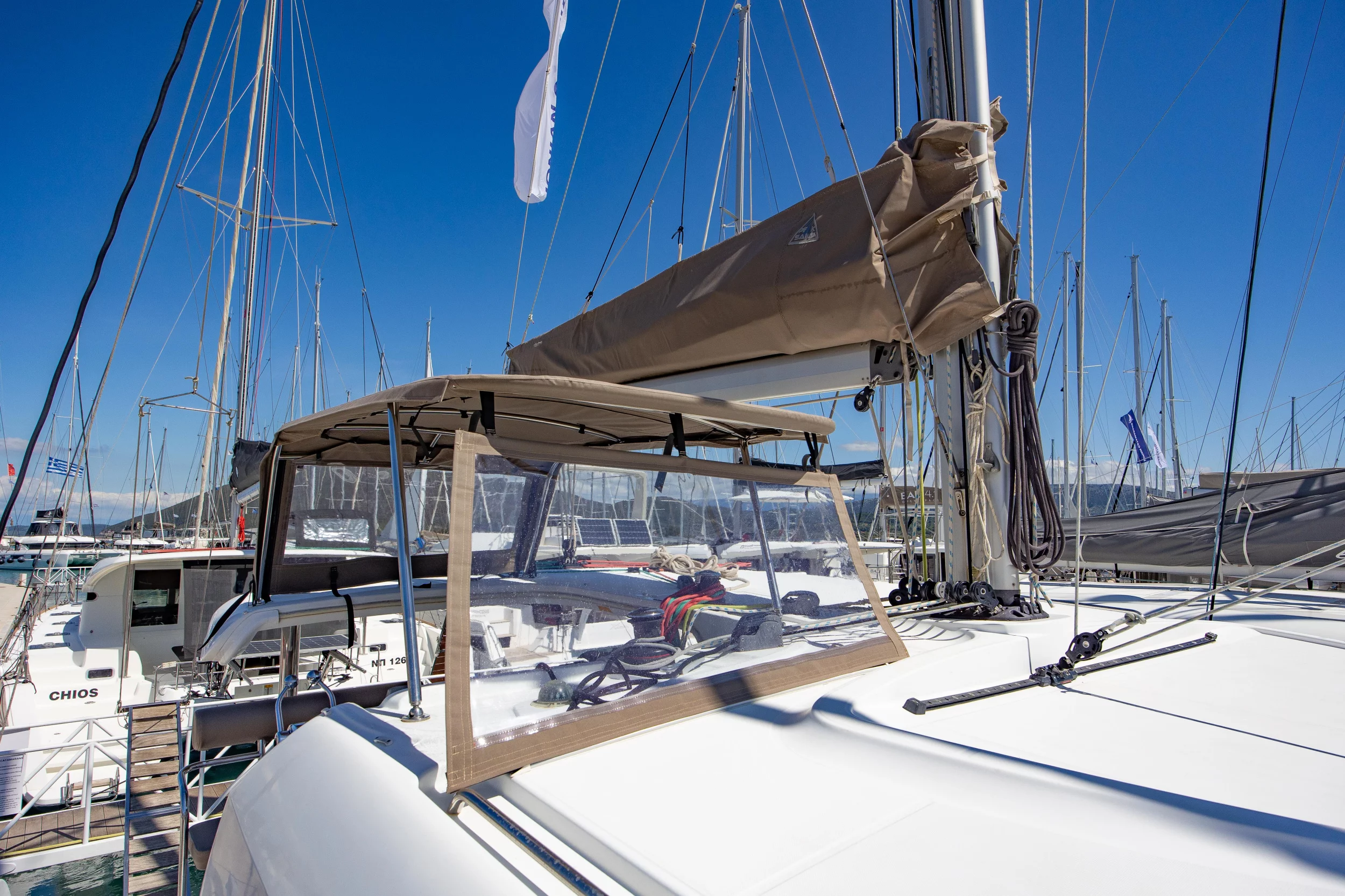 Lagoon 39 (Deep Blue)  - 18