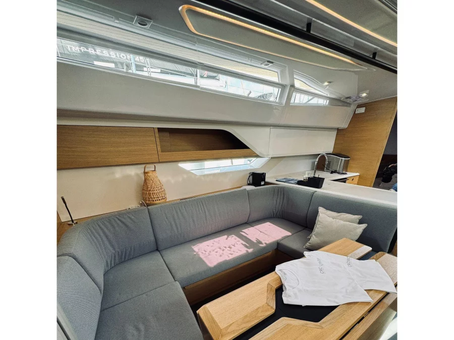 Elan E6 (BALI) Interior image - 6