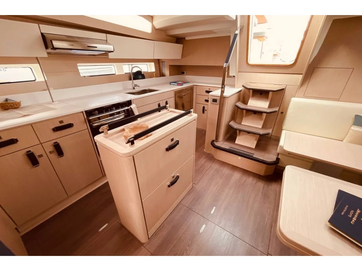 Jeanneau 55 (Marina) Interior image - 8