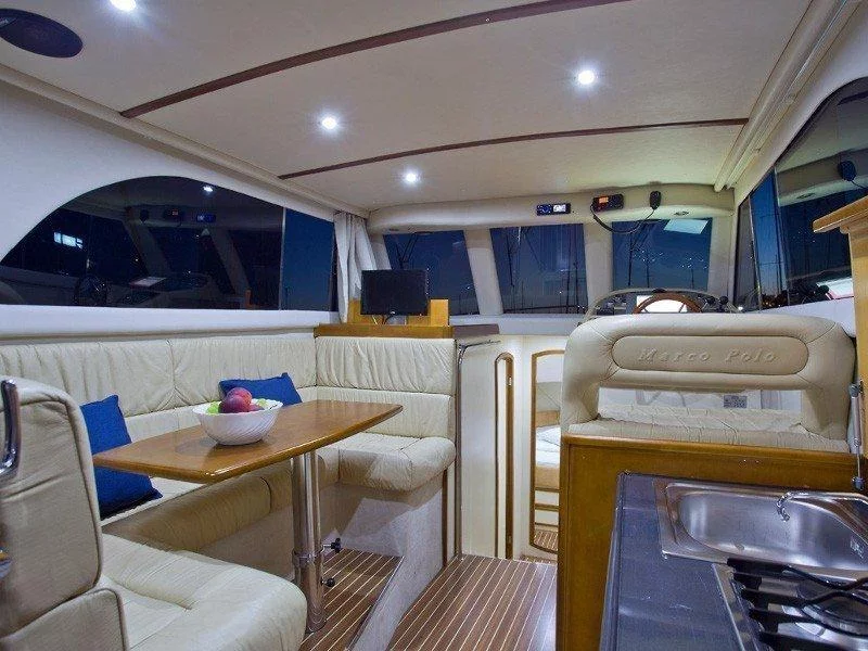 Marco Polo 12 (RED BULL) Interior image - 5