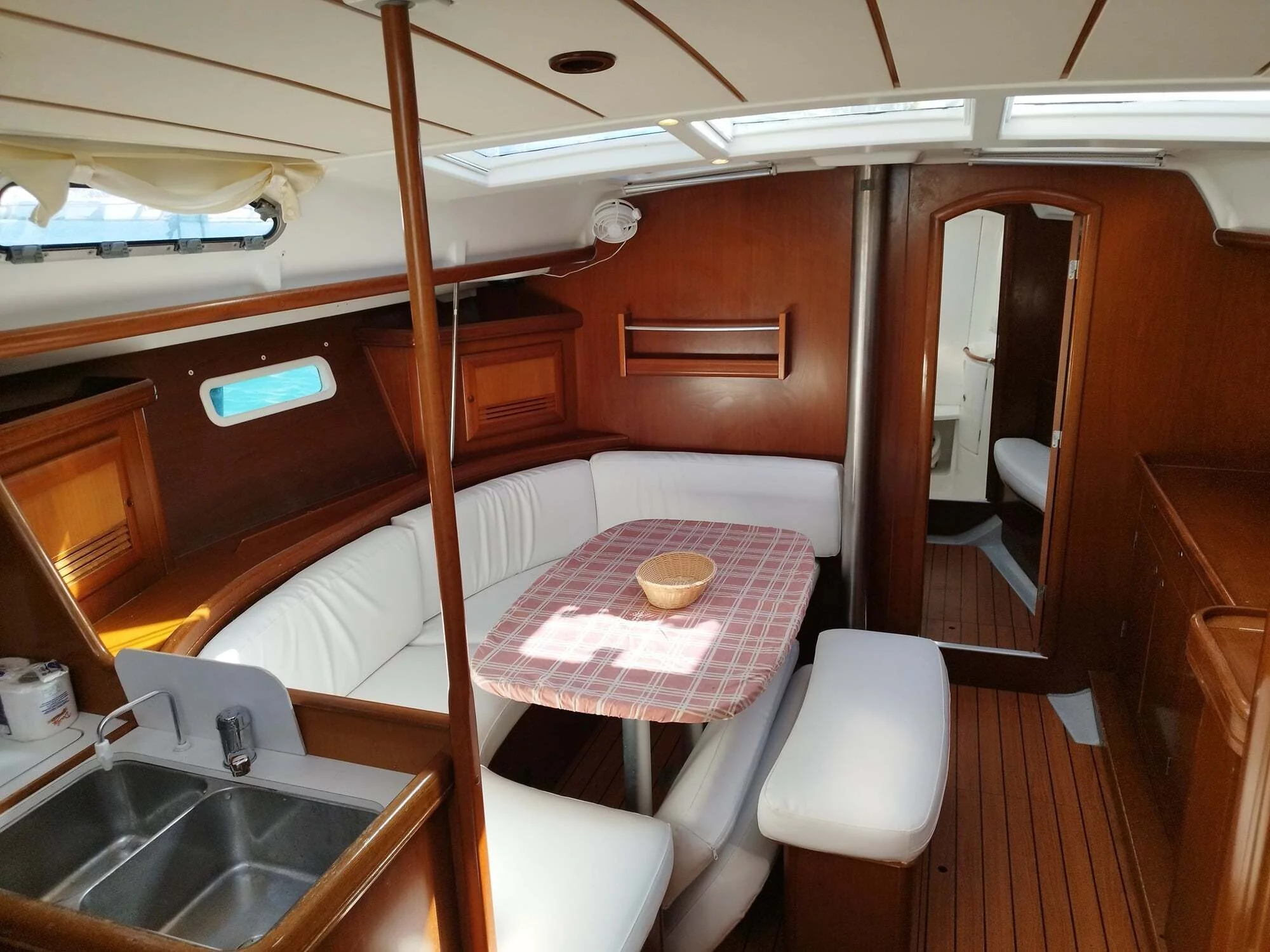 Oceanis 393 Clipper (ATHINA Sails) Interior image - 8