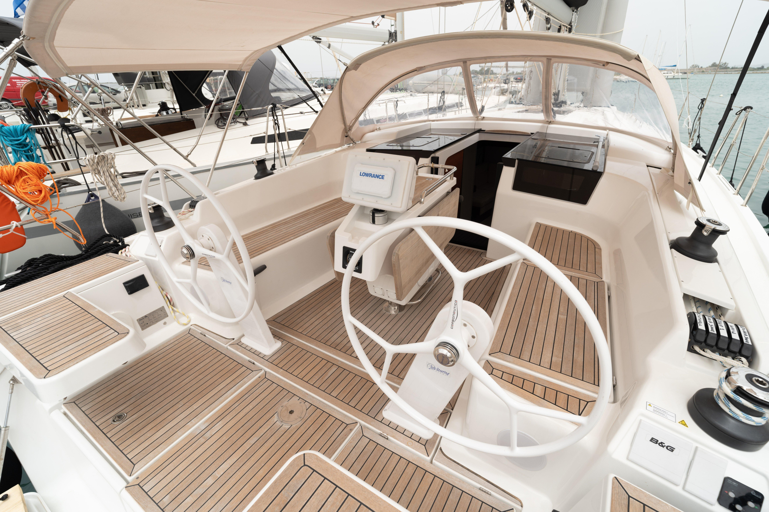 Photo #3 - Hanse 418 (VRONTIS |Inverter|) in Lefkada - 24342