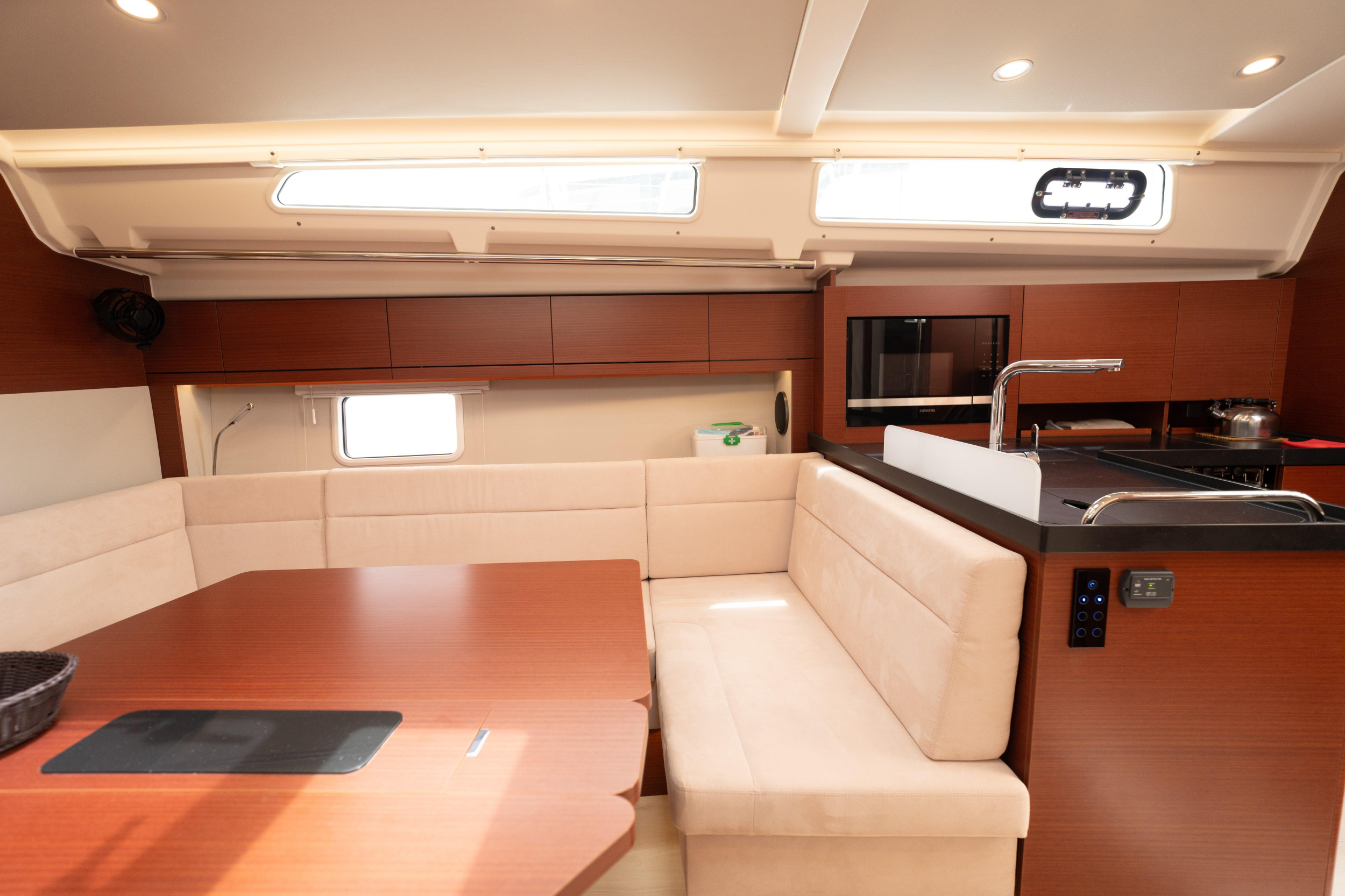 Photo #6 - Hanse 418 (VRONTIS |Inverter|) in Lefkada - 24342