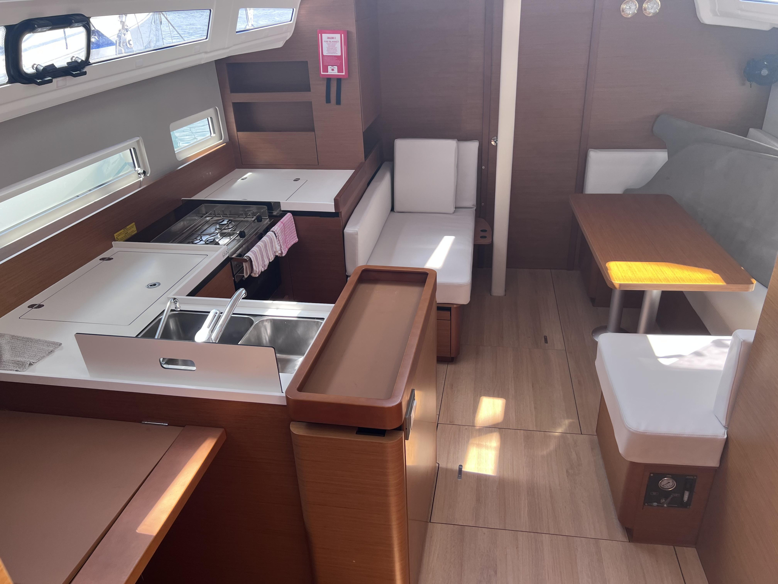 Photo #6 - Sun Odyssey 410 (Stilvi) in Volos - 24185
