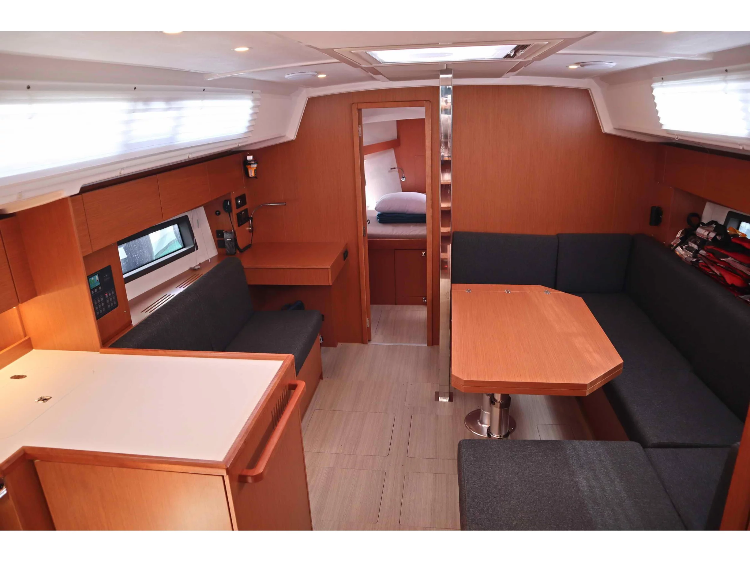 Bavaria C42 (Lima) Interior image - 2