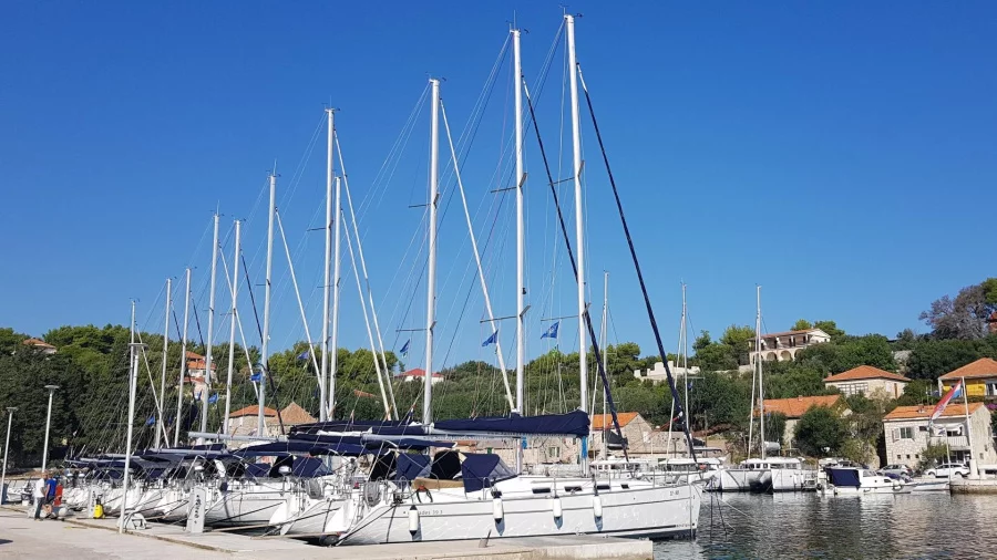 Lagoon 42 (GALAPAGOS) Marina Rogač - sailboats (photo taken 2019) - 13