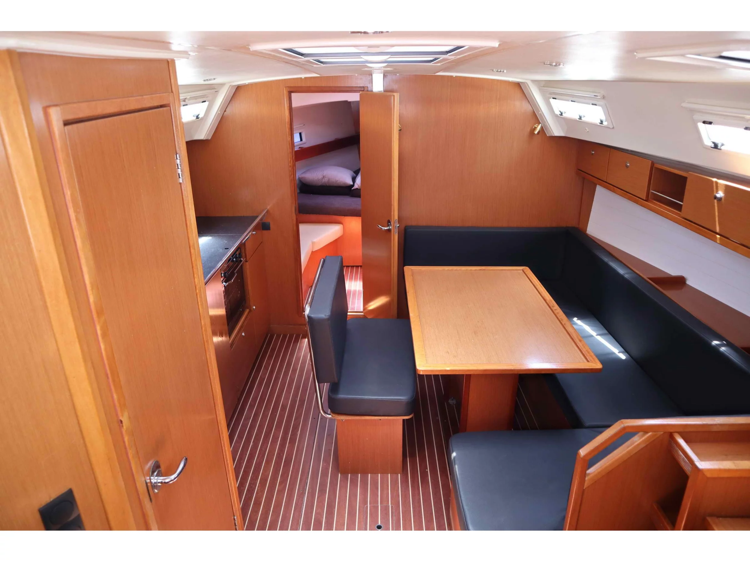 Bavaria Cruiser 40 (Fortuna Redux) Interior image - 2