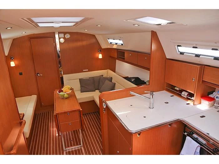 Bavaria 36 Cruiser (Lucky Day) Interior image - 1