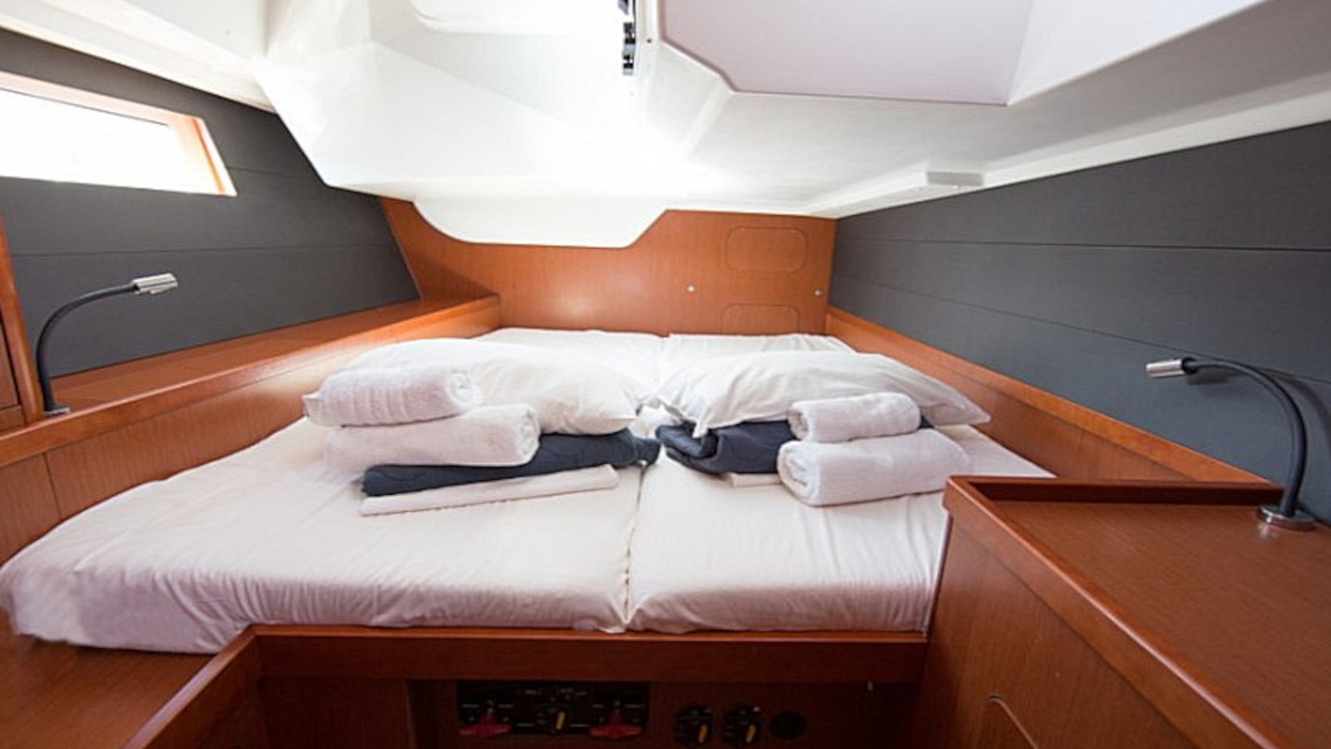 Photo #3 - Oceanis 48 (INVICTUS) in Skiathos - 8703