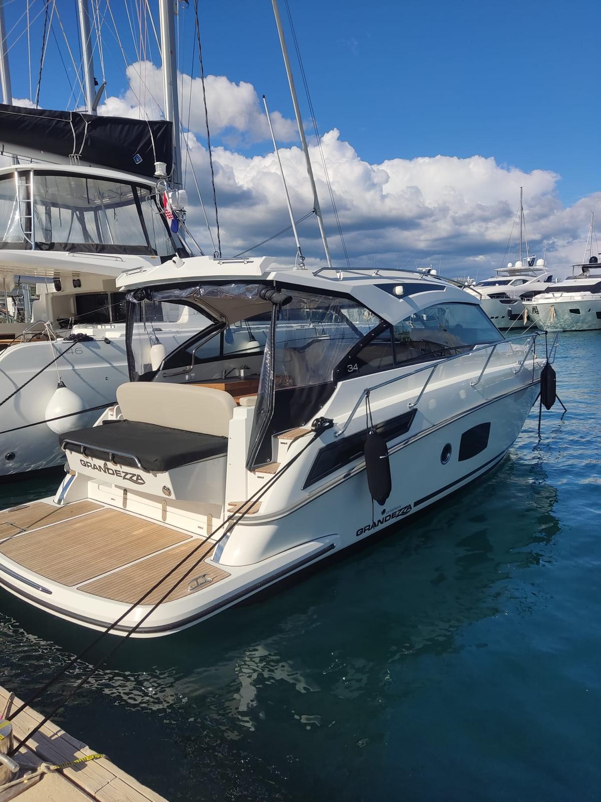 Photo #28 - Grandezza 34 OC (OHANA) in Trogir - 20593