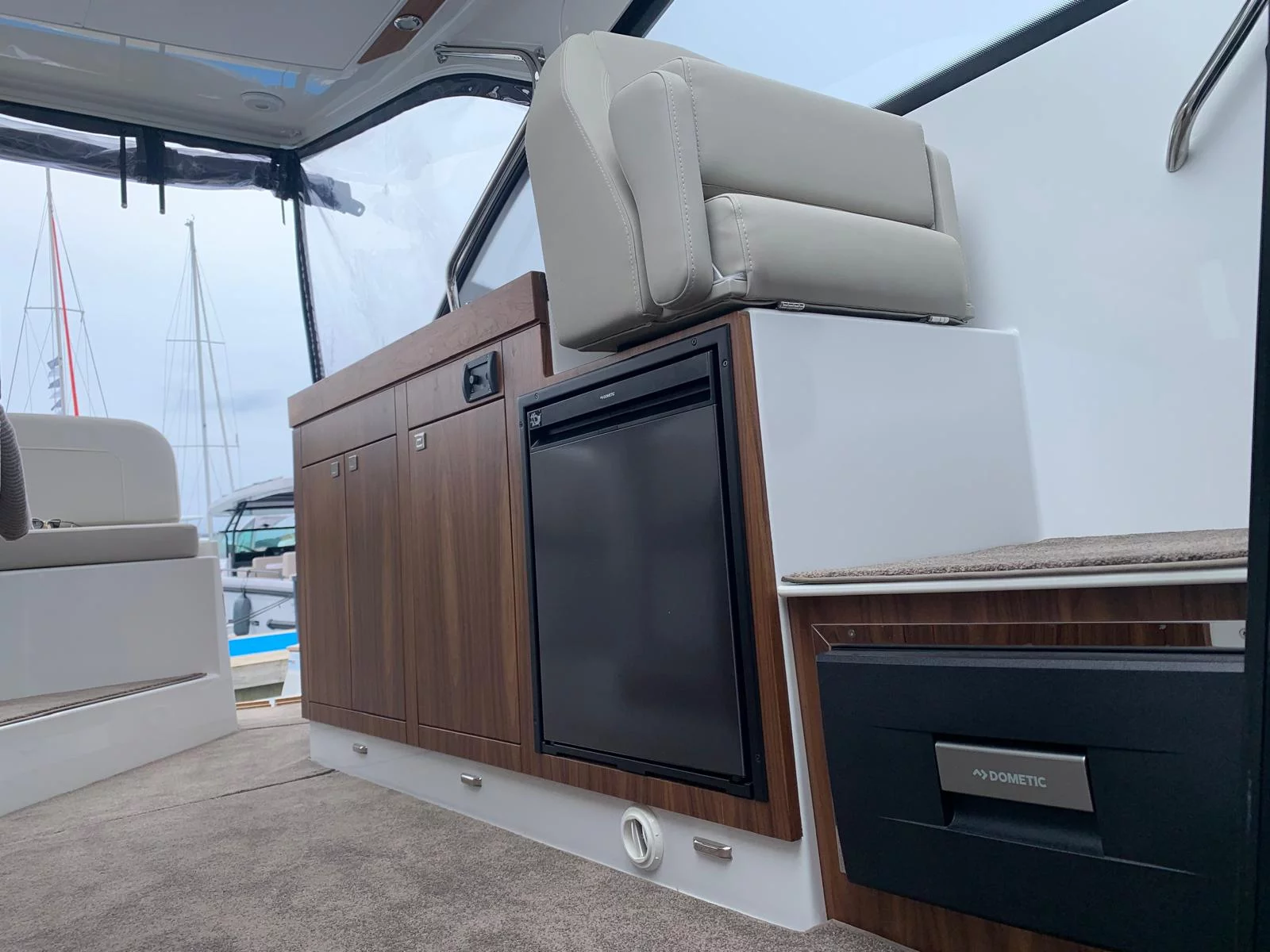 Grandezza 34 OC (OHANA) fridges - 18