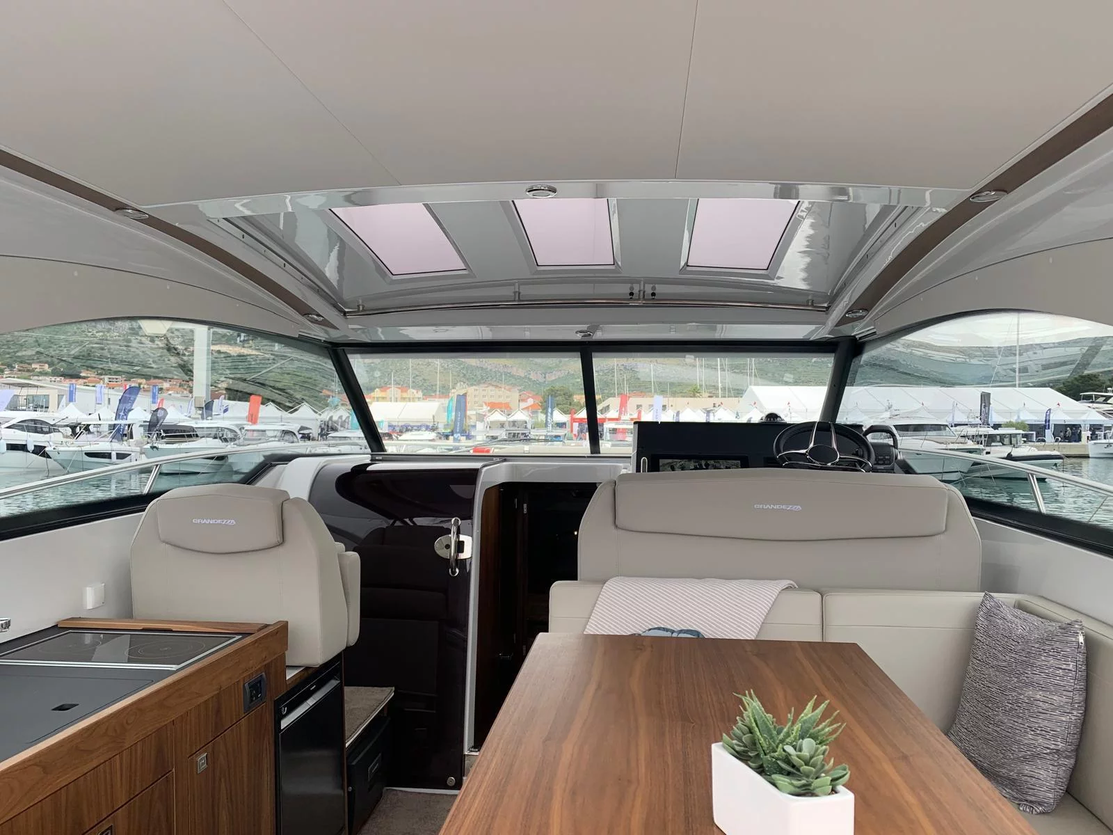 Grandezza 34 OC (OHANA) cockpit - 38