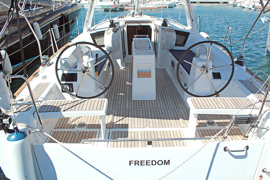 Photo #11 - Oceanis 38.1 (FREEDOM) en Barсelona - 18410