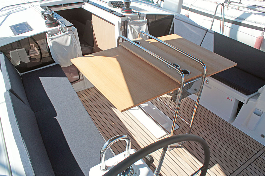 Photo #14 - Oceanis 41.1 (2 Heads) (UNDER PRESSURE) in Palma - 18406
